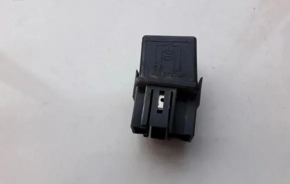 Volvo S40, V40 Other relay MB953381 V23124-B52-X240