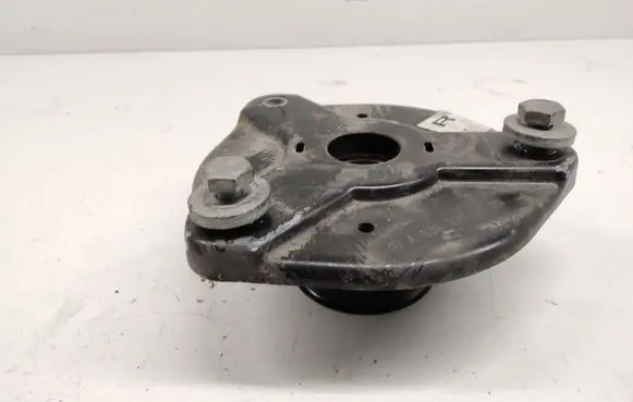 Mercedes-Benz Vito Viano W447 Front upper strut mount A6393230720