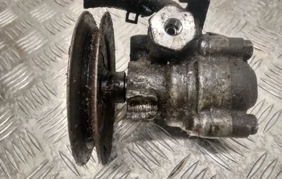 Mitsubishi Galant Power steering pump