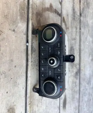 Nissan Qashqai Climate control unit 27500BB50A