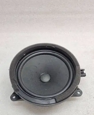 Volvo XC90 High frequency speaker in the rear doors 31350425