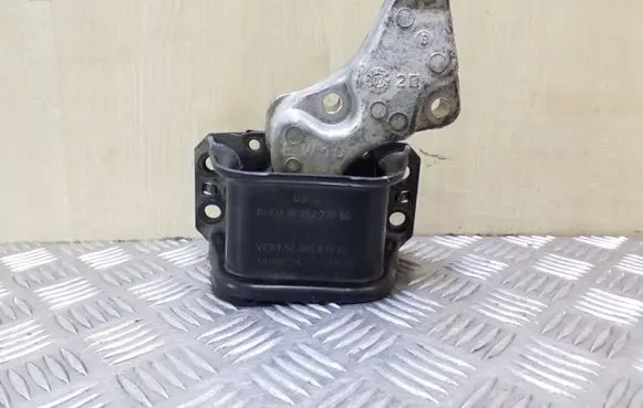 Citroen C4 I Picasso Engine mount bracket 9636270080