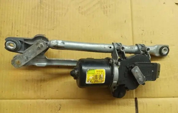 Front wiper linkage and motor