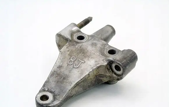 Nissan Murano Z50 Engine mounting bracket