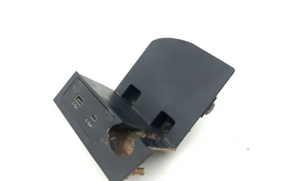 Nissan Qashqai J12 USB socket connector 284H36RA1A