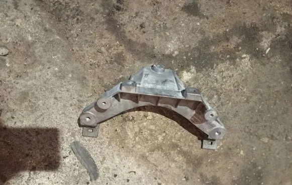 BMW X5 E70 Gearbox mounting bracket 7137238 10060411