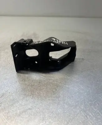 Audi A6 S6 C5 4B Fender mounting bracket 8E0853921