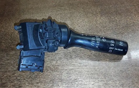 Toyota Yaris Wiper control stalk 17F003LH
