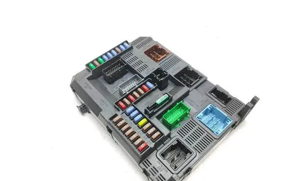 Peugeot 2008 I Comfort/convenience module 9807532080 E1111753 20151130