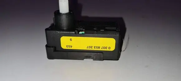 Ford Mondeo Mk III Headlight level adjustment motor 1S7113K198AA 1126652