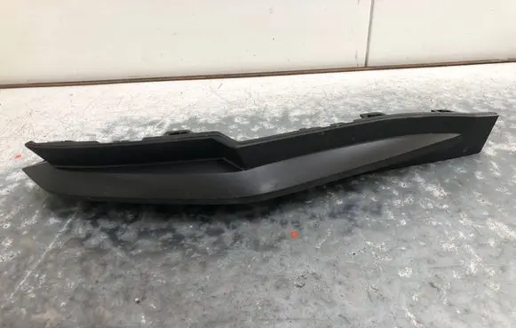 Rear bumper trim bar molding