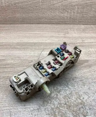 Toyota Previa (XR30, XR40) II Fuse module 0E310055 4978 PA66PPE