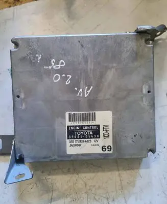 Toyota Avensis T220 Engine control unit/module 8966105690 1758006323 MB1758006323