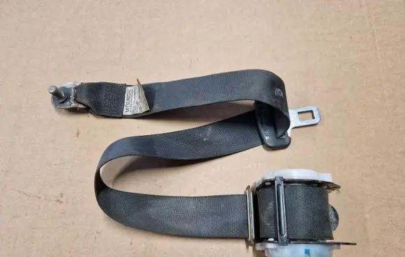 Middle seatbelt (rear)