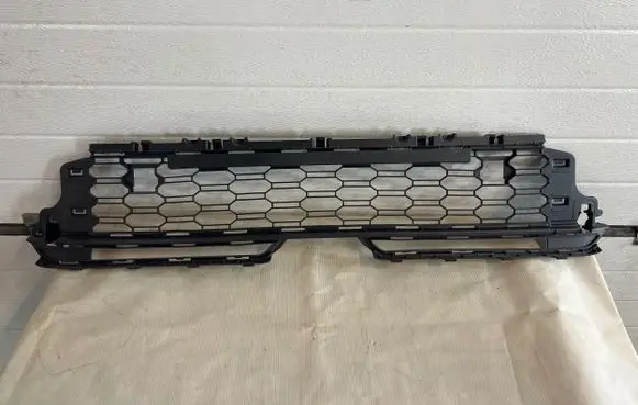 Skoda Kamiq Front bumper lower grill 658853677 641000100 3200201122