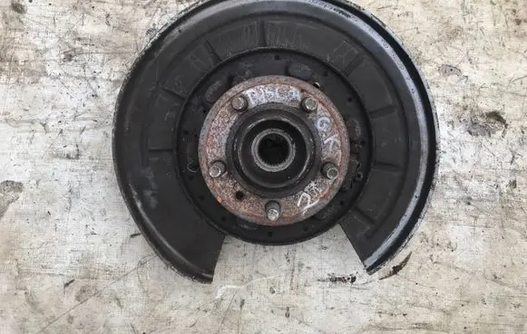 Land Rover Discovery 4 - LR4 Rear wheel hub LR045825