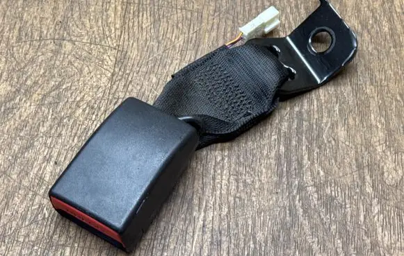 BMW 2 F22 F23 Rear seatbelt buckle 7375289
