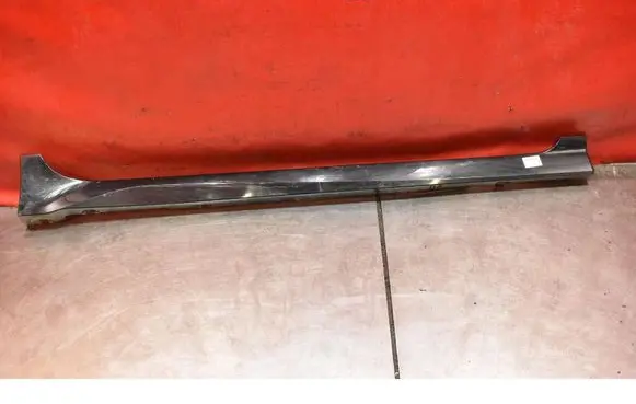 Nissan Leaf I (ZE0) Front sill (body part) 