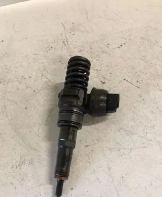 Volkswagen Caddy Fuel injector 038130073