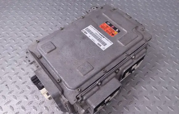 Voltage converter inverter