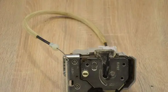 Loading door lock