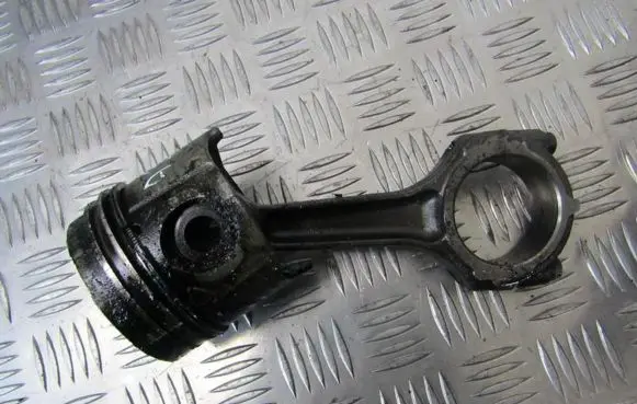 Renault Laguna I Piston with connecting rod