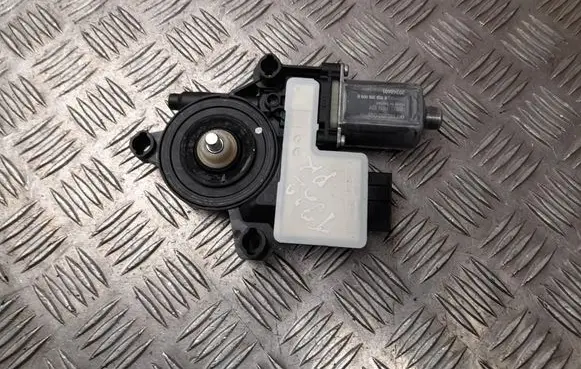 Volkswagen Taigo Front door window regulator motor 2Q1959405E
