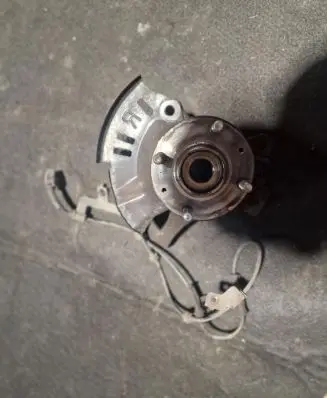 Hyundai i20 (PB PBT) Front wheel hub