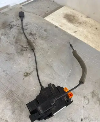 Renault Master III Front door lock
