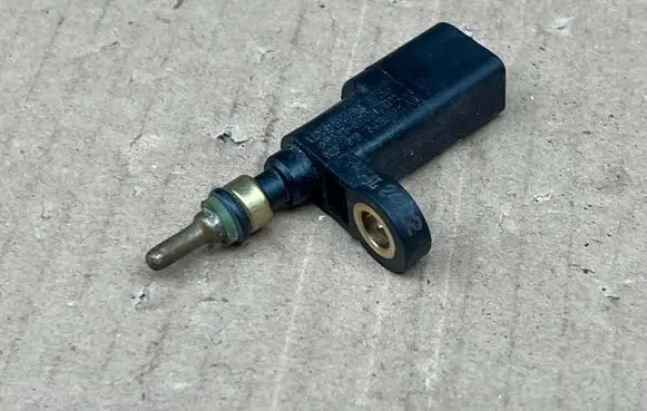 Volkswagen Polo V 6R Rear glass lock/latch E432 03F919501B