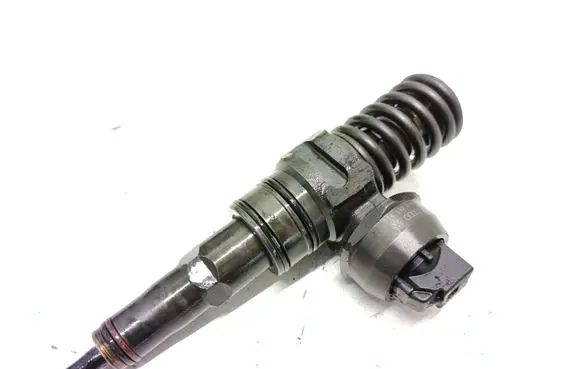 Skoda Octavia Mk2 (1Z) Fuel injector 038130073AG 0414720215