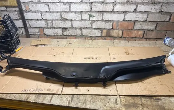 Mercedes-Benz GL X164 Wiper trim A1648300228