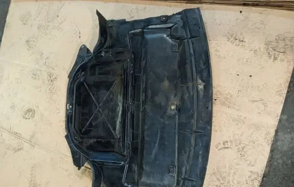 BMW 7 E38 Engine splash shield/under tray 8150223