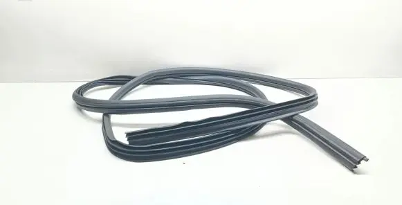 Nissan Qashqai+2 Front door rubber seal