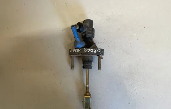 Toyota Corolla Verso E121 Clutch slave cylinder 