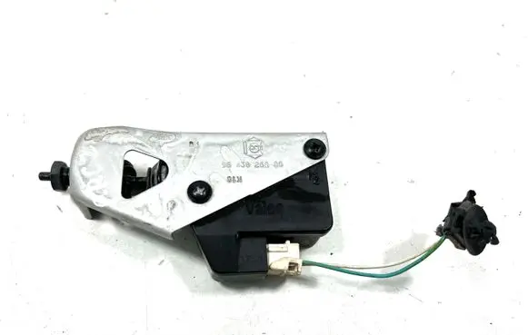 Fuel tank cap lock motor
