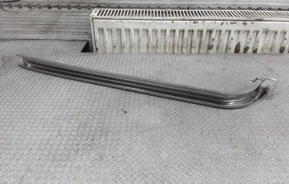 Mazda 5 Sliding door middle rail 