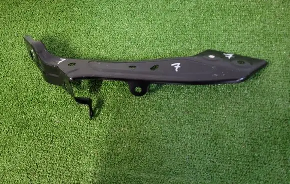 Renault Megane IV Headlight/headlamp mounting bracket 631409063R