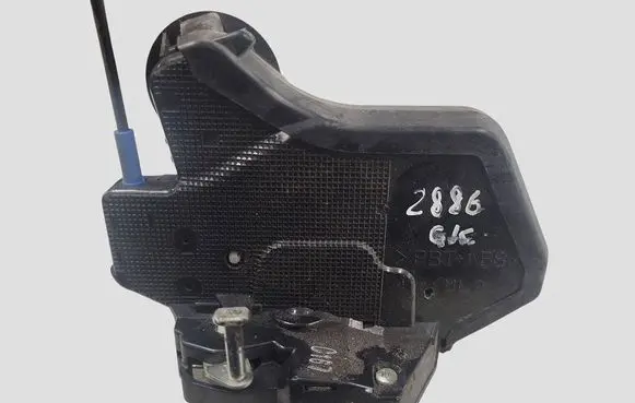 Toyota Corolla Verso AR10 Rear door lock A046693