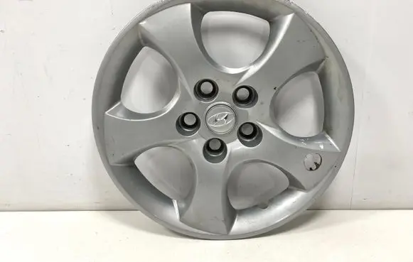 Hyundai Coupe R16 wheel hub/cap/trim 