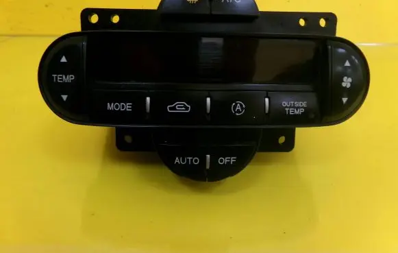 KIA Carens II Climate control unit 0K2FB61190
