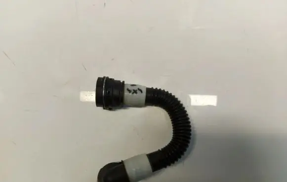 Tesla Model 3 Engine coolant pipe/hose 1631597-00-b