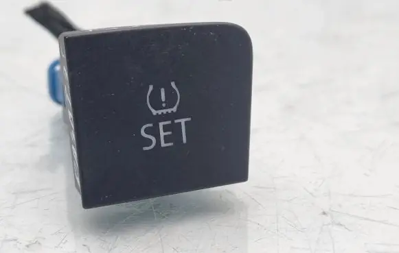 Volkswagen PASSAT B6 TPMS reset button 3C0927121B