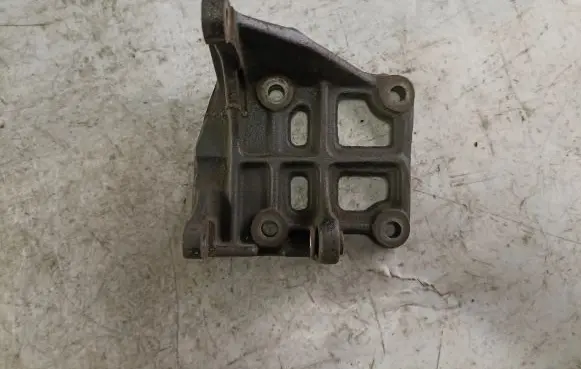 Suzuki Grand Vitara I A/C compressor mount bracket 9511077E00