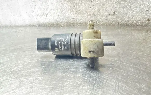 Opel Insignia A Windscreen/windshield washer pump 13250357 3240117 7105