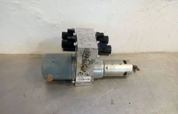 Volvo C70 Convertible roof hydraulic pump P156171600 DAI1106783 9218904H09