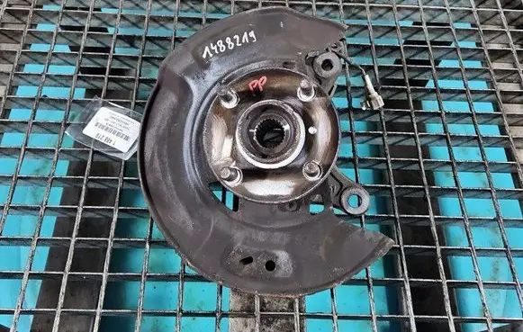 Front wheel hub spindle knuckle