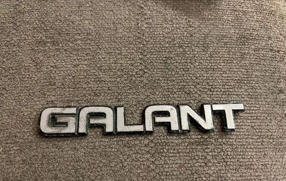 Mitsubishi Galant Manufacturers badge/model letters 