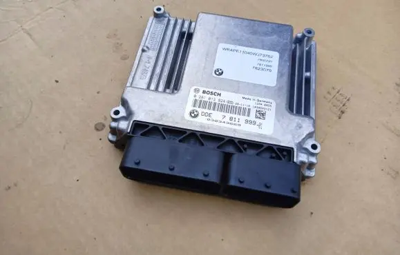 BMW X3 E83 Engine control unit/module 7811999 030343669 0281013924