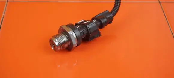 Opel Insignia A Fuel pressure sensor 0281002982 17MB47
